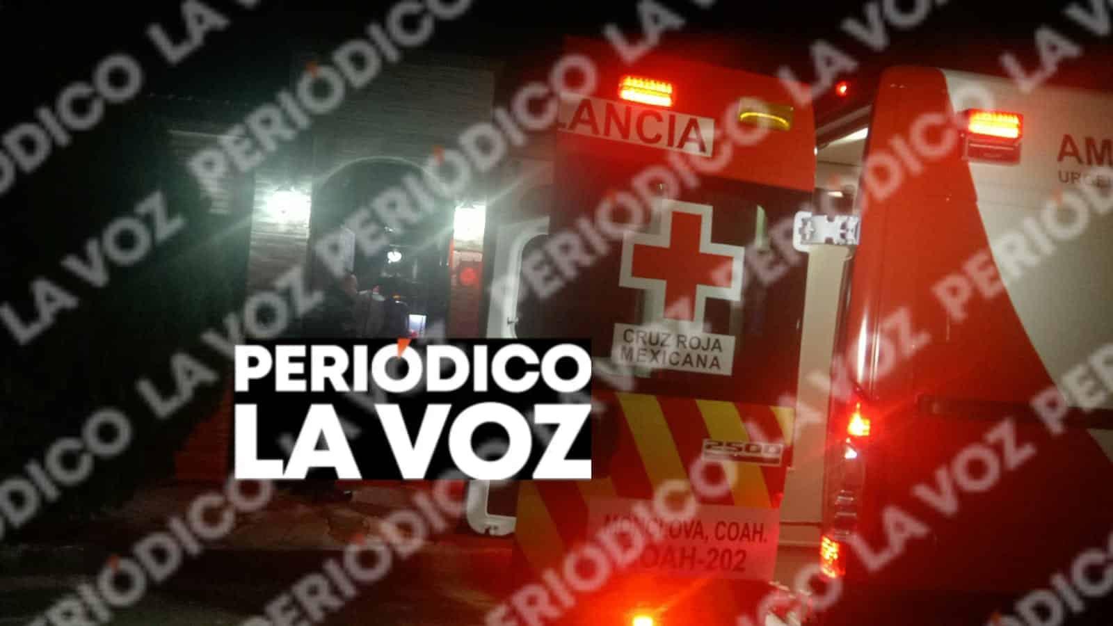 Paramédicos de Cruz Roja Mexicana auxiliaron a la joven y la trasladaron al Hospital General Amparo Pape de Benavides.