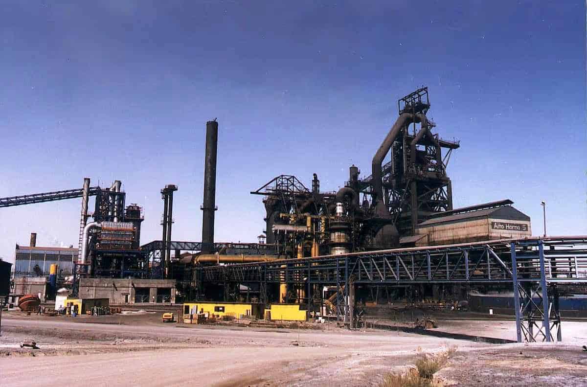 Exigen exobreros a jueza frenar saqueo en instalaciones de AHMSA