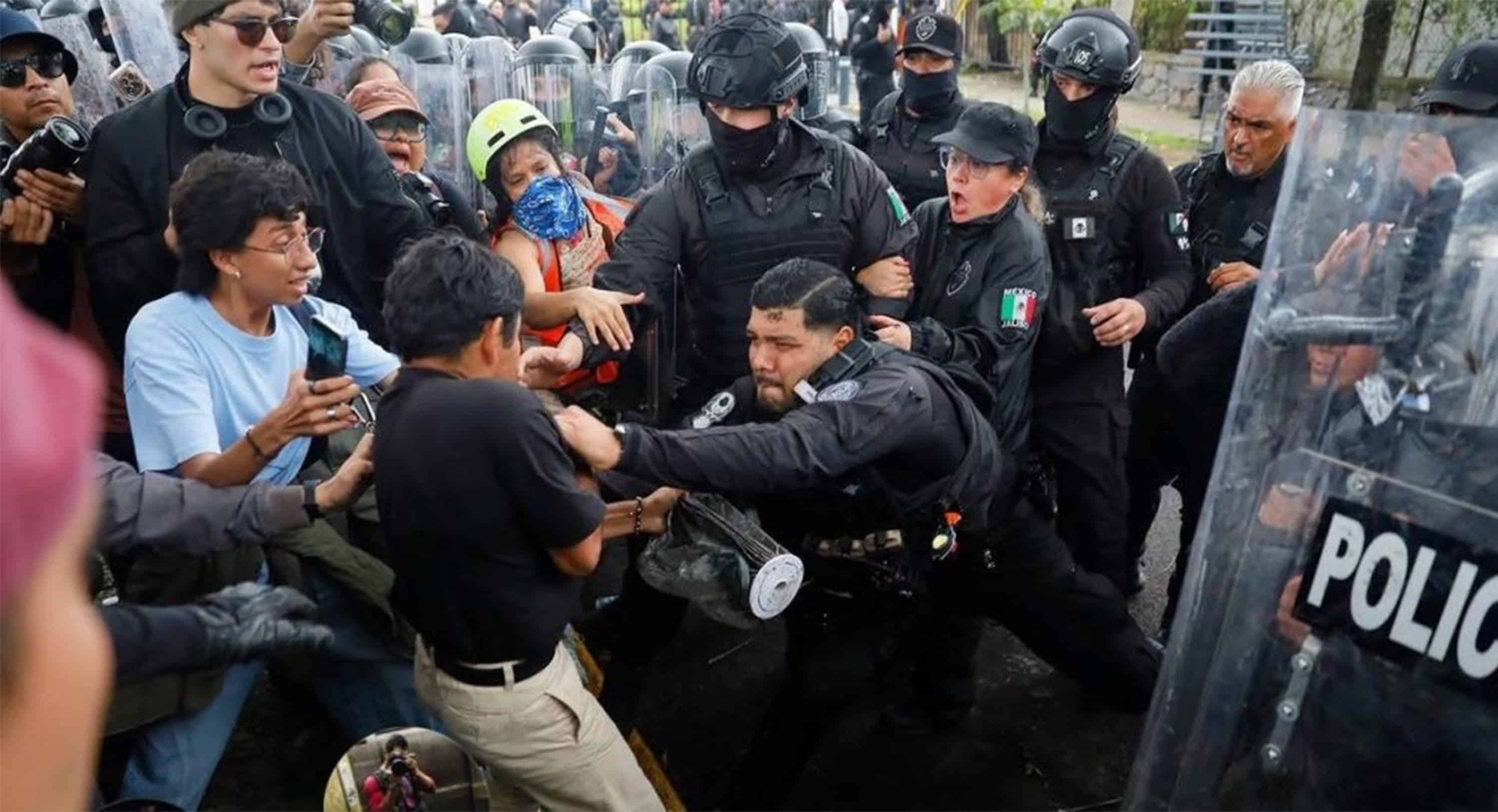 CNDH abre investigación por presunta tortura y abusos policiales contra manifestantes en Jalisco CNDH abre investigación por presunta tortura y abusos policiales contra manifestantes en Jalisco