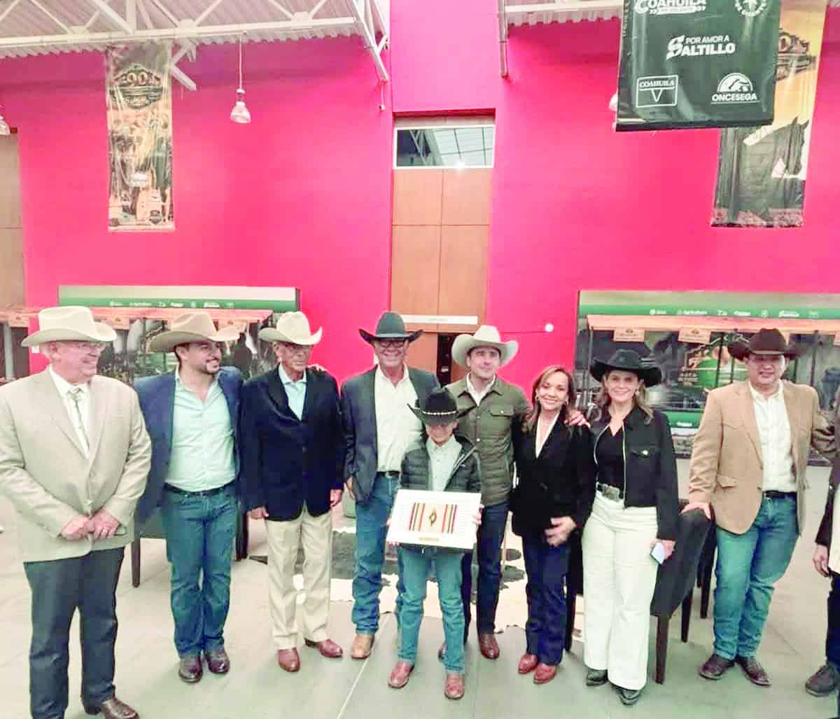 Reconocen trayectoria de ganaderos de M&uacute;zquiz