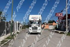 Camión de paquetería Castores causa daños eléctricos en Monclova