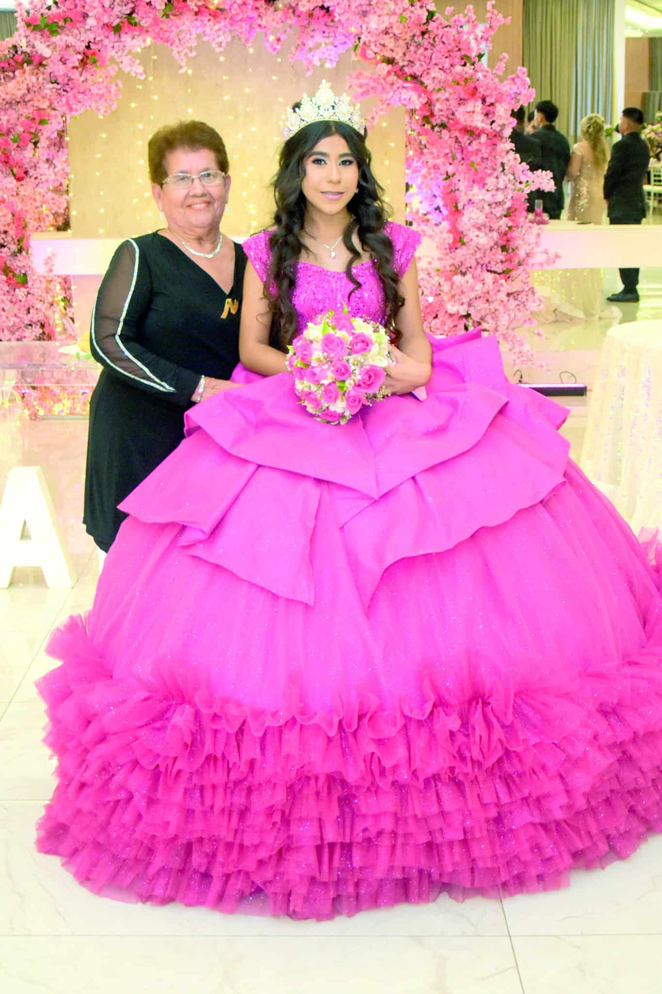 Yadira Franco y su familia celebran sus XV a&ntilde;os con alegr&iacute;a