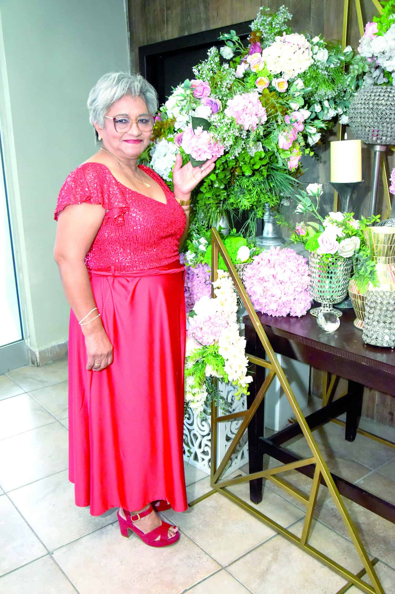 Teresita Salom&oacute;n celebra su cumplea&ntilde;os 70 con fiesta sorpresa