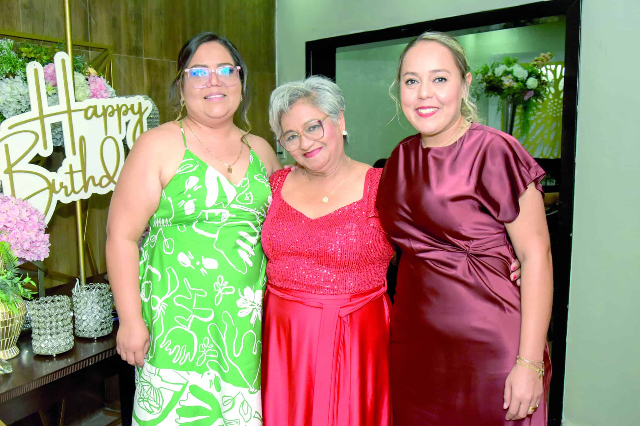 Teresita Salom&oacute;n celebra su cumplea&ntilde;os 70 con fiesta sorpresa