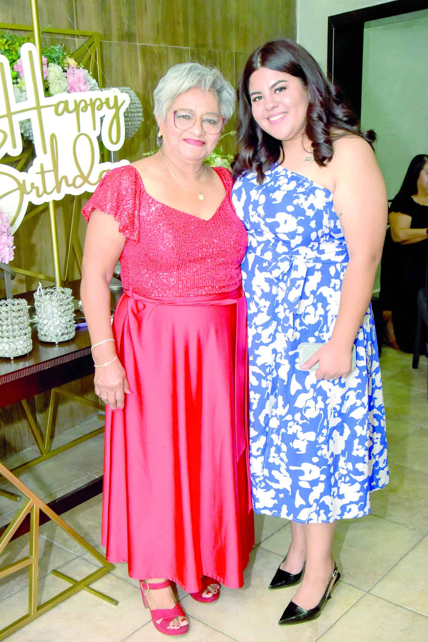 Teresita Salom&oacute;n celebra su cumplea&ntilde;os 70 con fiesta sorpresa