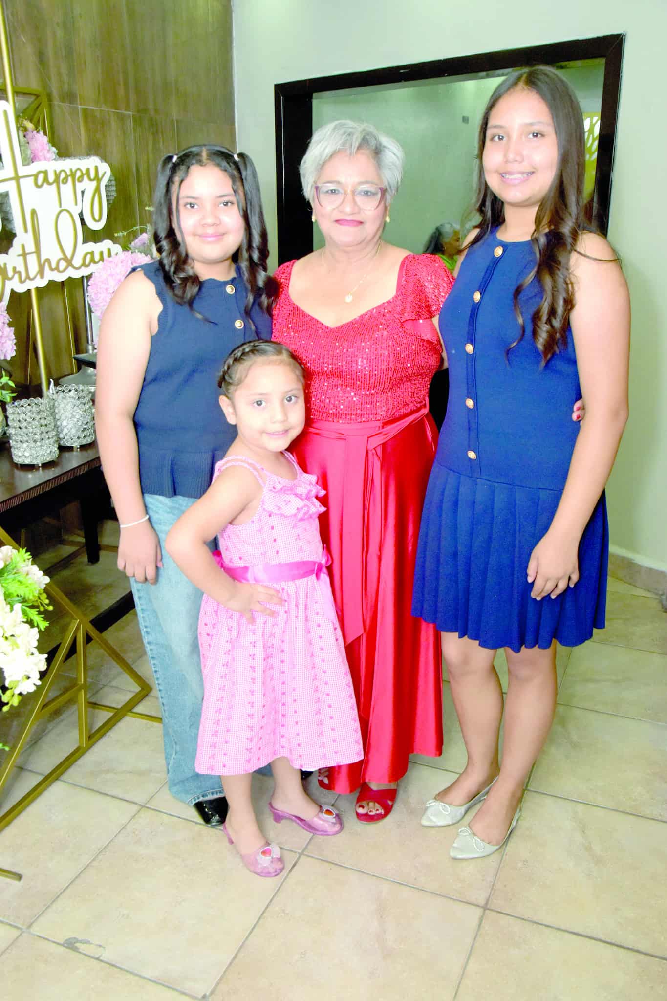 Teresita Salom&oacute;n celebra su cumplea&ntilde;os 70 con fiesta sorpresa