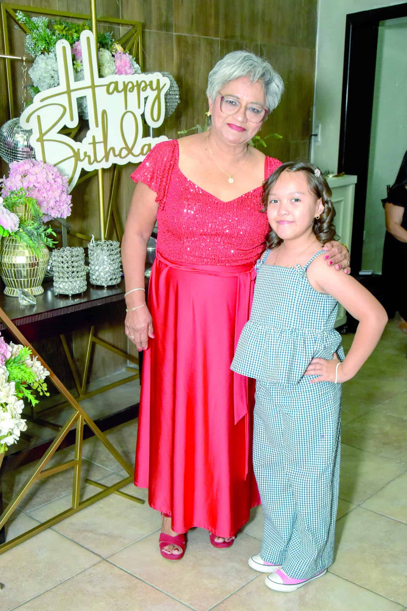 Teresita Salom&oacute;n celebra su cumplea&ntilde;os 70 con fiesta sorpresa