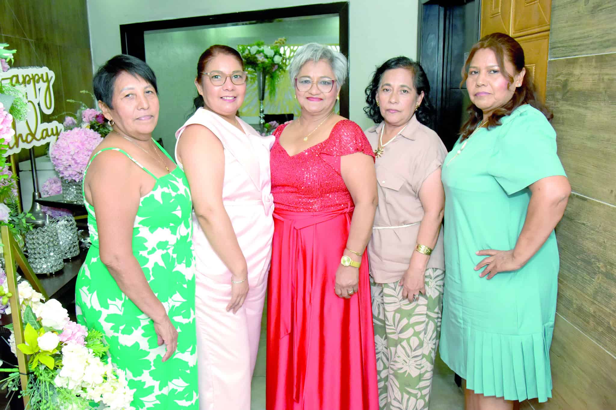 Teresita Salom&oacute;n celebra su cumplea&ntilde;os 70 con fiesta sorpresa