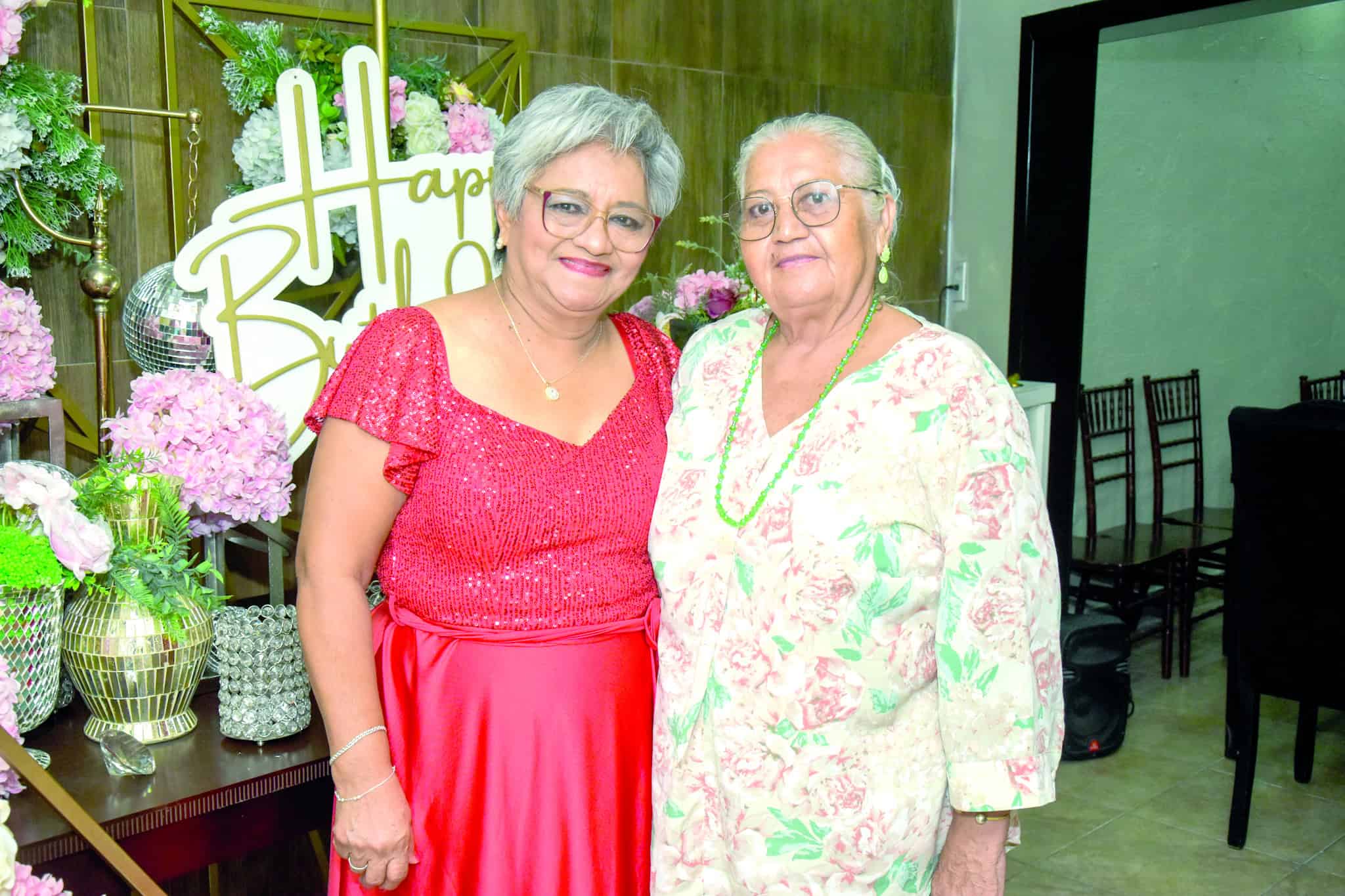 Teresita Salom&oacute;n celebra su cumplea&ntilde;os 70 con fiesta sorpresa