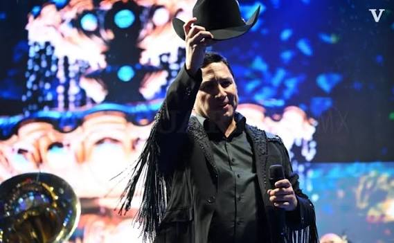 Julión Álvarez y Alfredo Olivas no actuarán en Saltillo