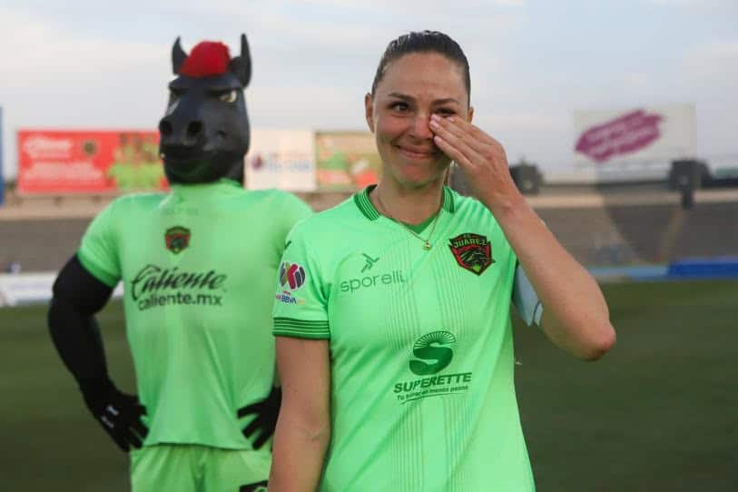 Janelly Farías y Kenti Robles promueven el futbol femenil en México Janelly Farías y Kenti Robles promueven el futbol femenil en México