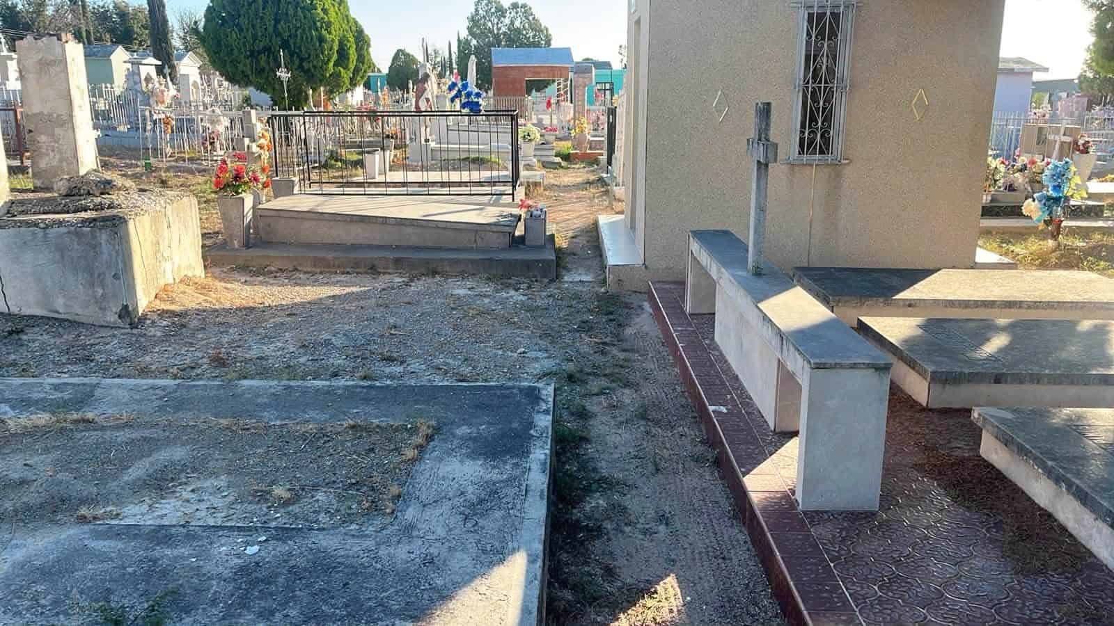 Los panteones de la región se preparan para recibir a las familias durante el Día de Muertos.