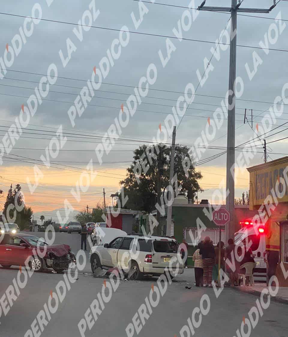 Frontera Coahuila: choque entre tres veh&iacute;culos provoca congesti&oacute;n vial