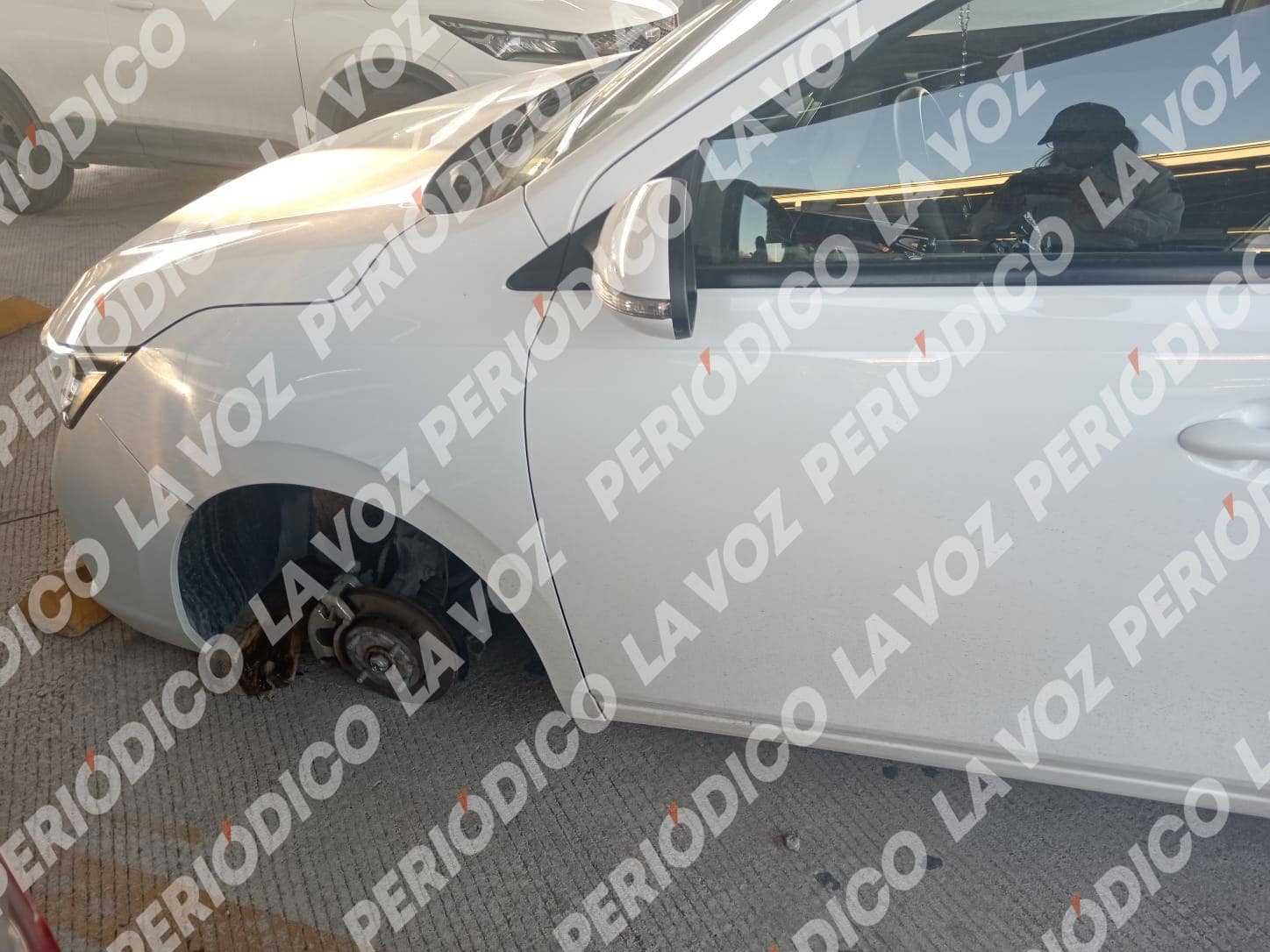 Robo de llanta a trabajadora en Paseo Monclova