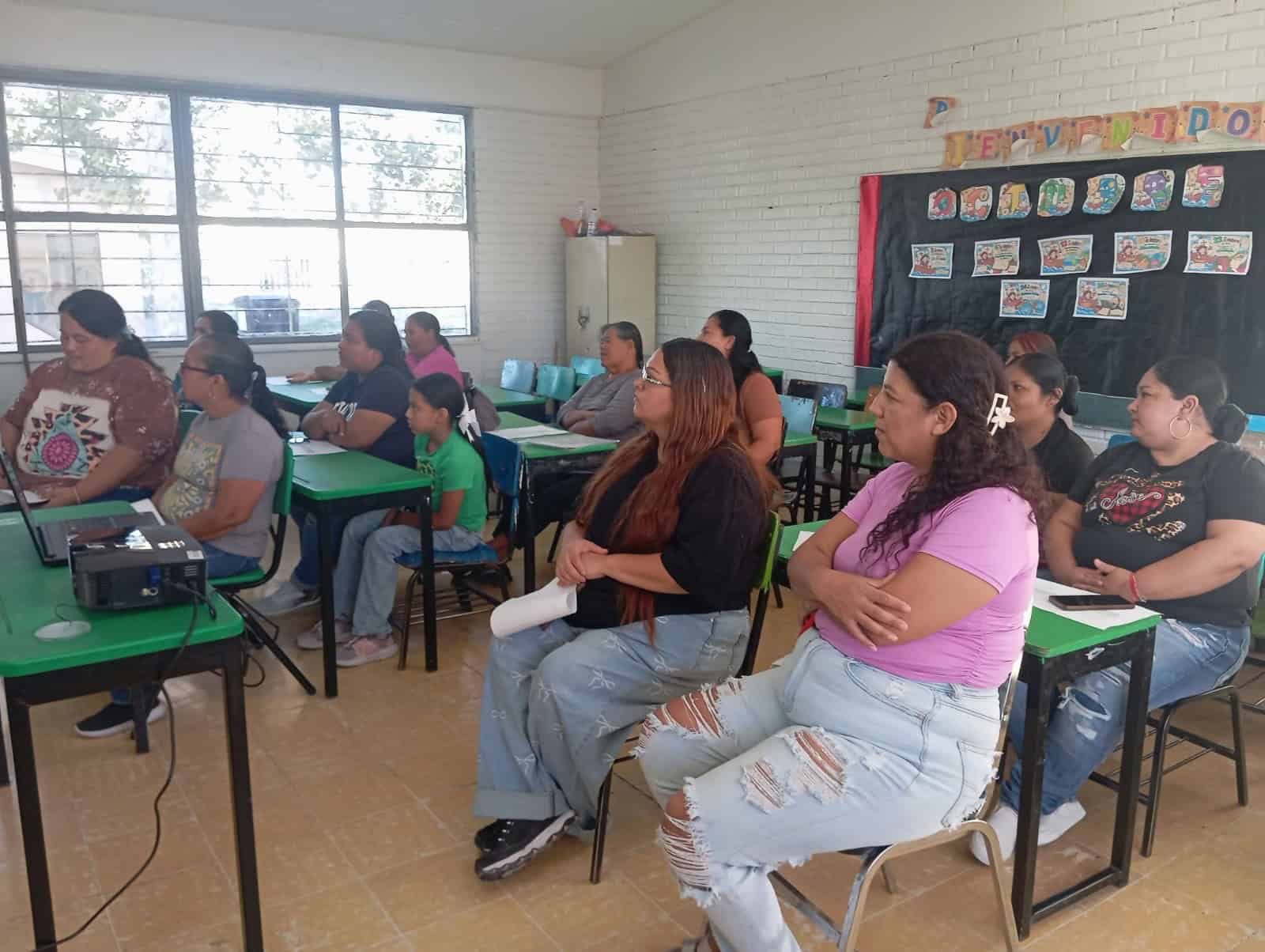 Revisan desempe&ntilde;o acad&eacute;mico de estudiantes en reuni&oacute;n escolar en Villa Uni&oacute;n