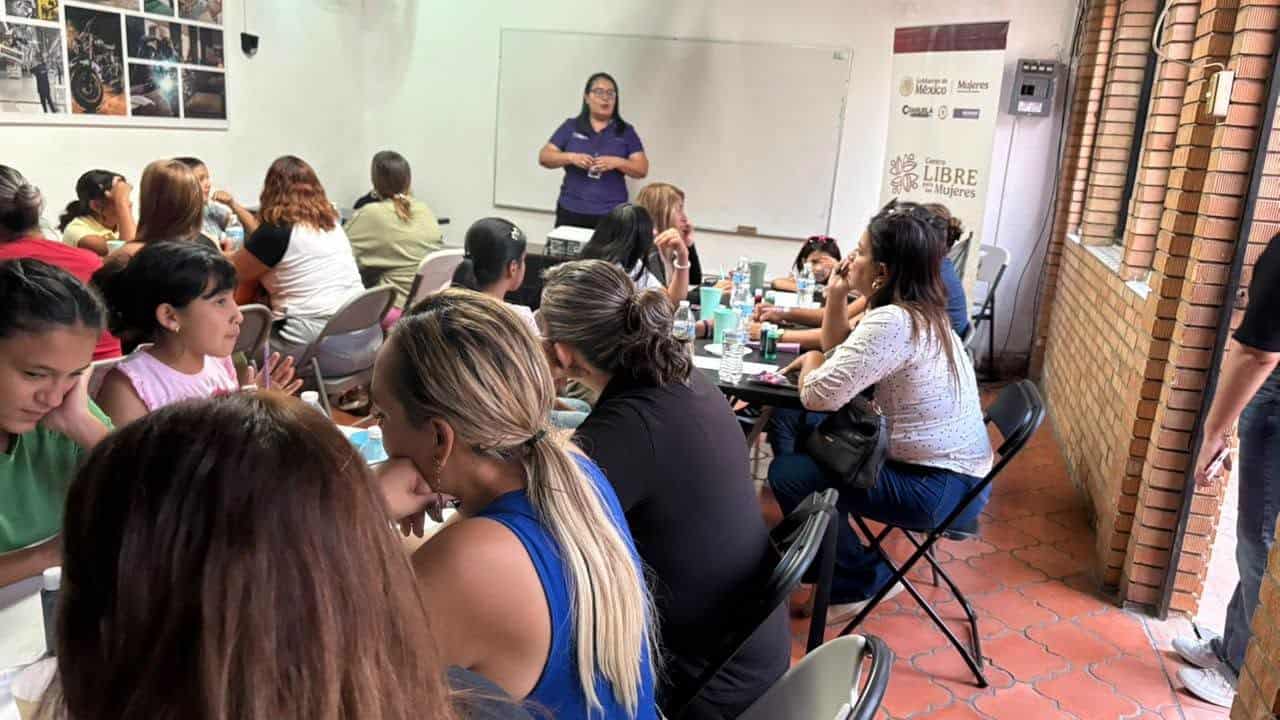 Mayra Vald&eacute;s impulsa atenci&oacute;n a mujeres en Coahuila