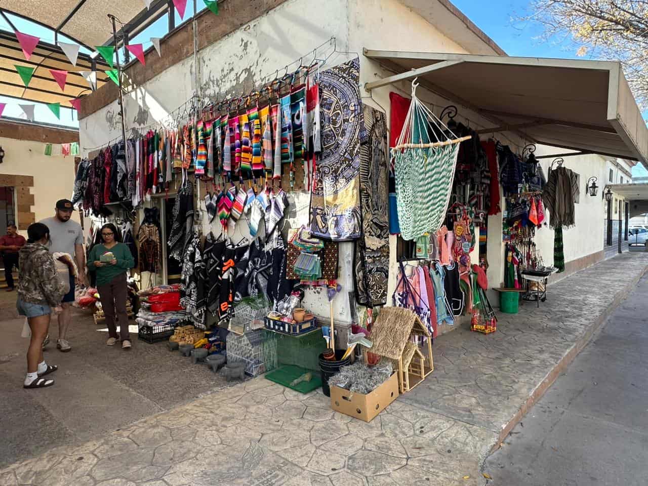 Esperan locatarios repunte de ventas por el D&iacute;a de Muertos