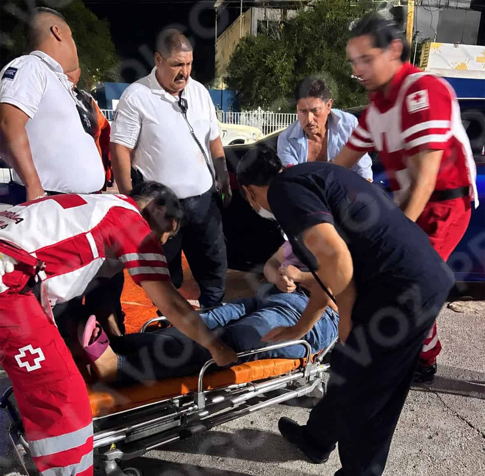 Polic&iacute;as de Monclova agilizan traslado de joven a Cruz Roja tras ingesta de medicamentos