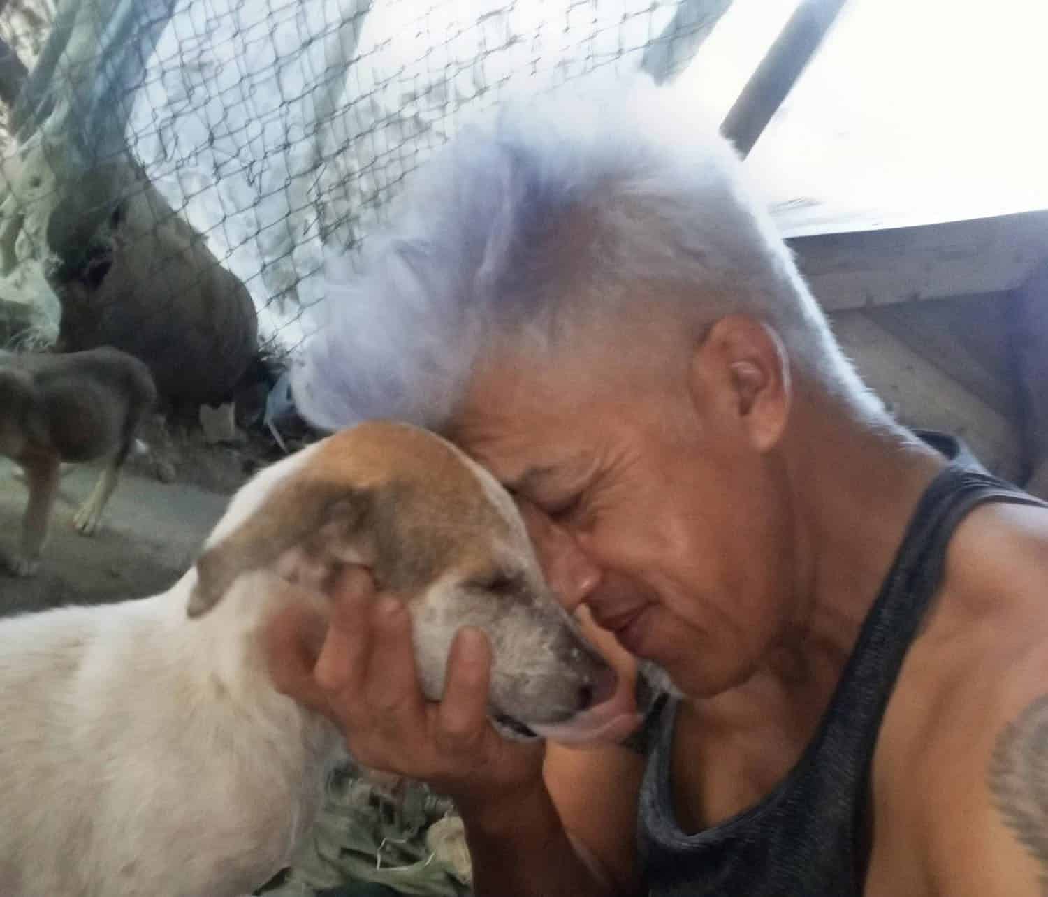 Rescatista Pedro Armend&aacute;riz hospitalizado: pide apoyo para sus mascotas