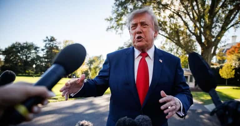 Trump descalifica a reporteras de CNN y ABC News en Washington