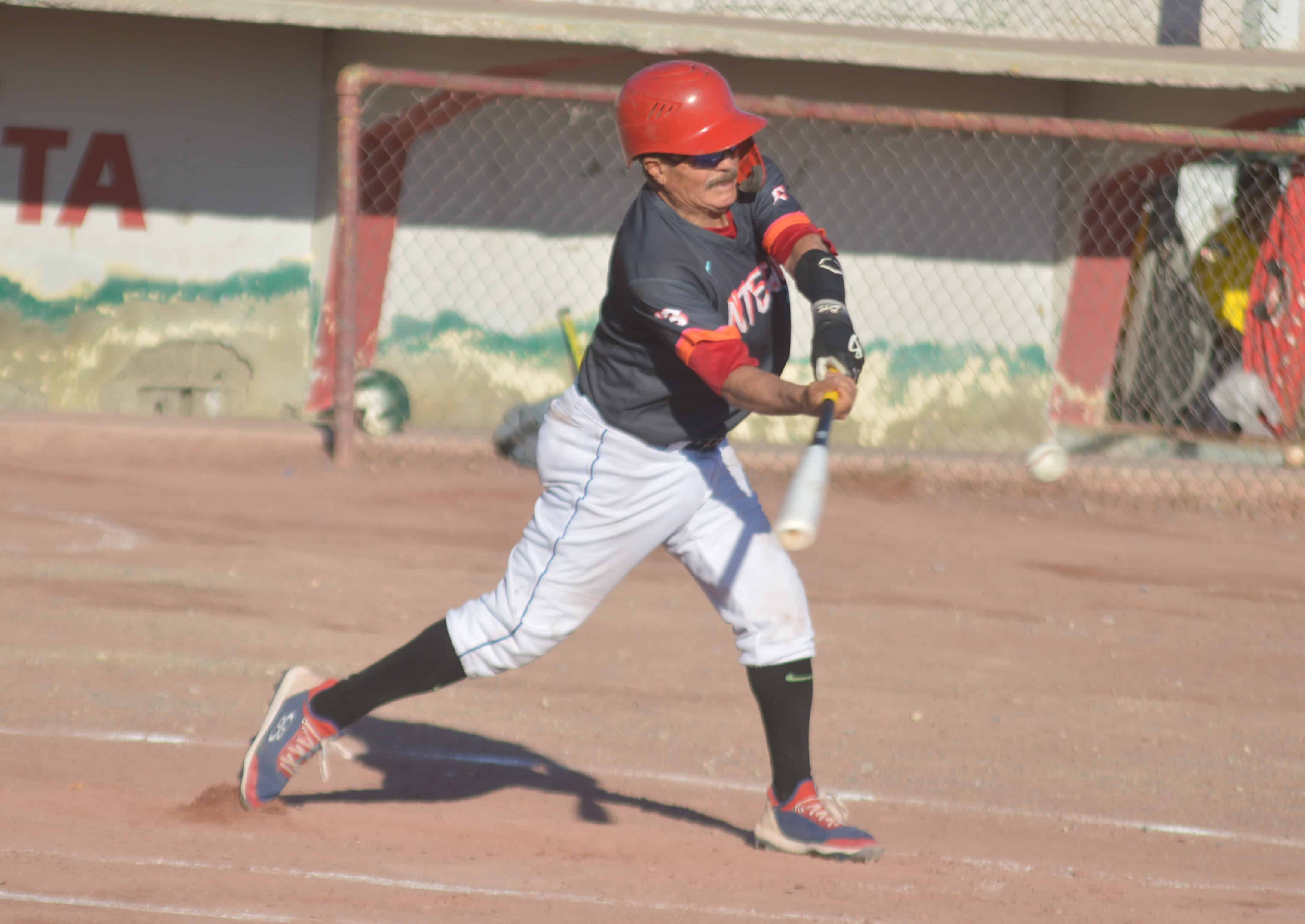 Victoria contundente de Interial Saltillo sobre Piratas en la Liga de B&eacute;isbol 60 y m&aacute;s
