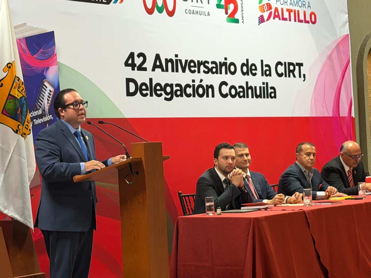 Jorge Tirzo Lechuga presenta su libro sobre la historia de la radio