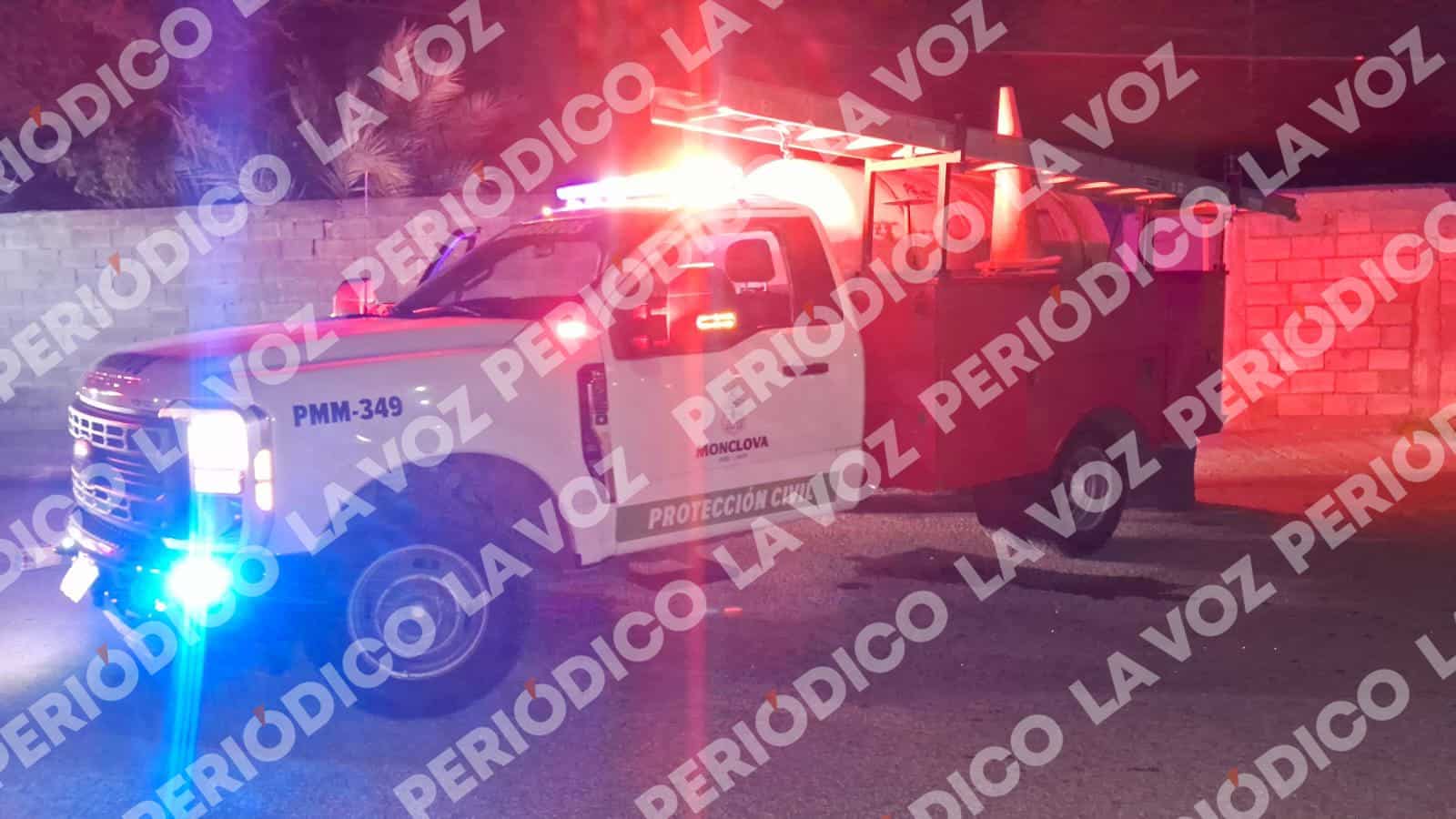 Bomberos controlan incendio en finca abandonada de Monclova