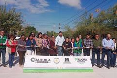 Carlos Villarreal entrega obras de pavimentación en Monclova