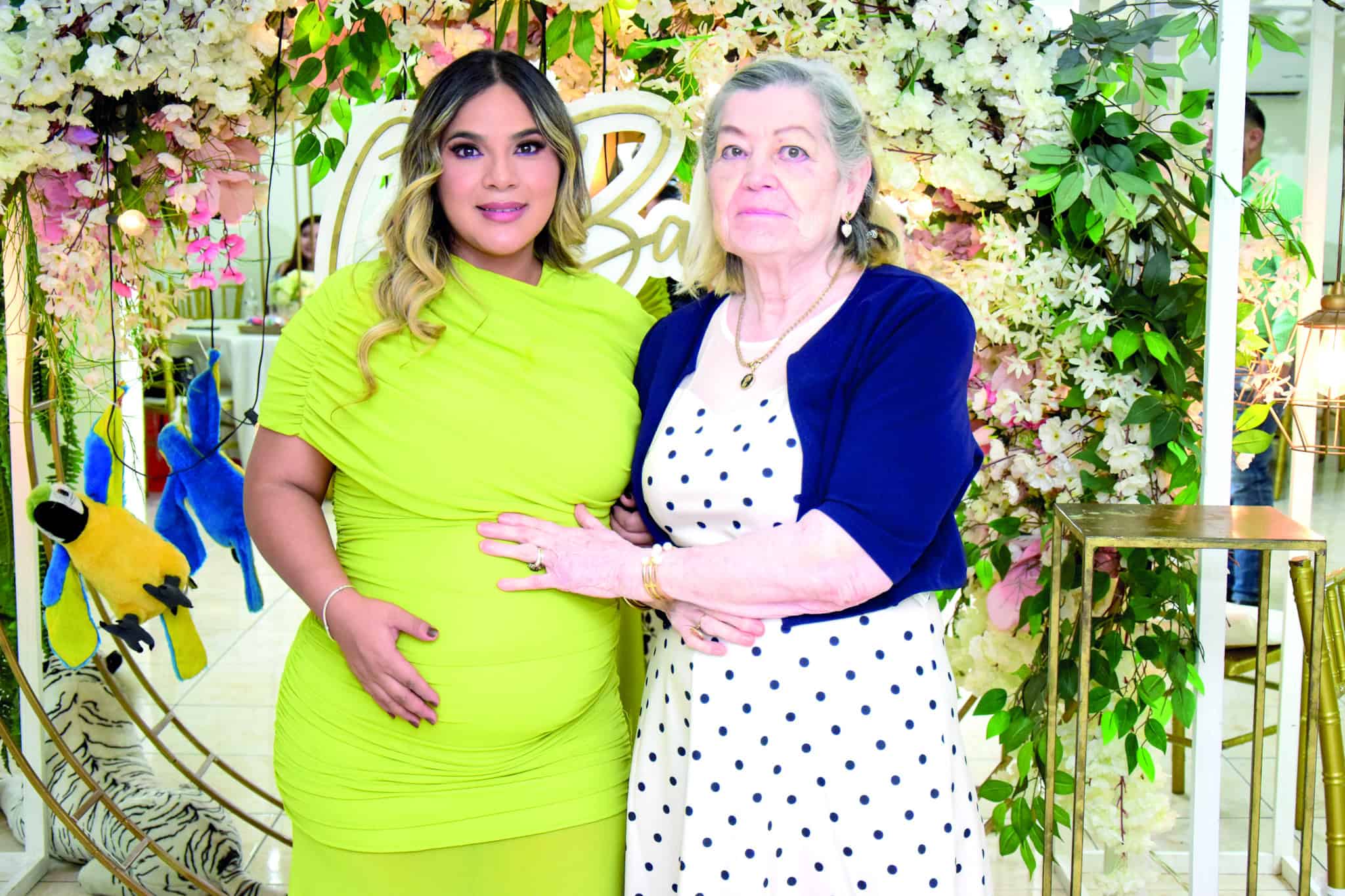 Gabriela Ramos celebra su baby shower en familia