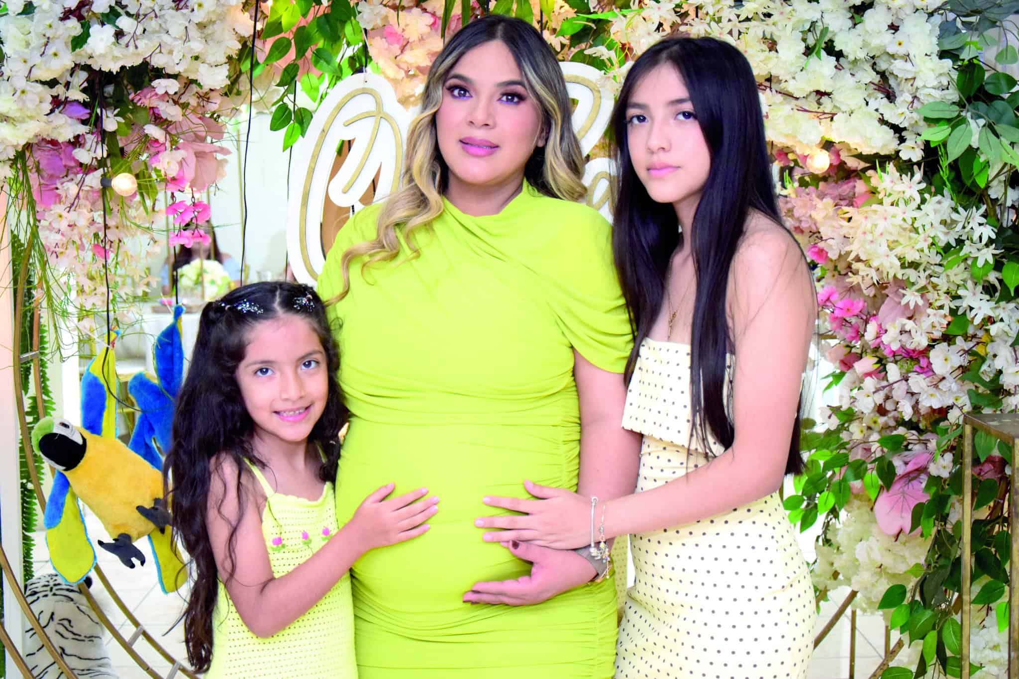Gabriela Ramos celebra su baby shower en familia