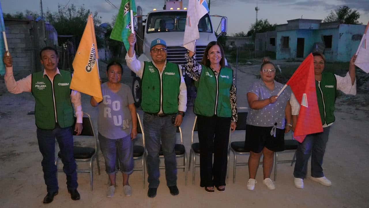 Sari P&eacute;rez arranca obra de electrificaci&oacute;n y alumbrado en la colonia Diana Laura