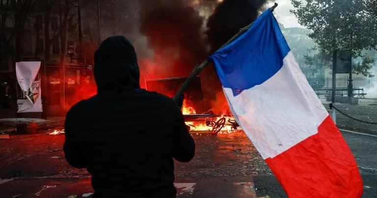 Embajada de M&eacute;xico en Francia emite alerta a ciudadanos por protestas