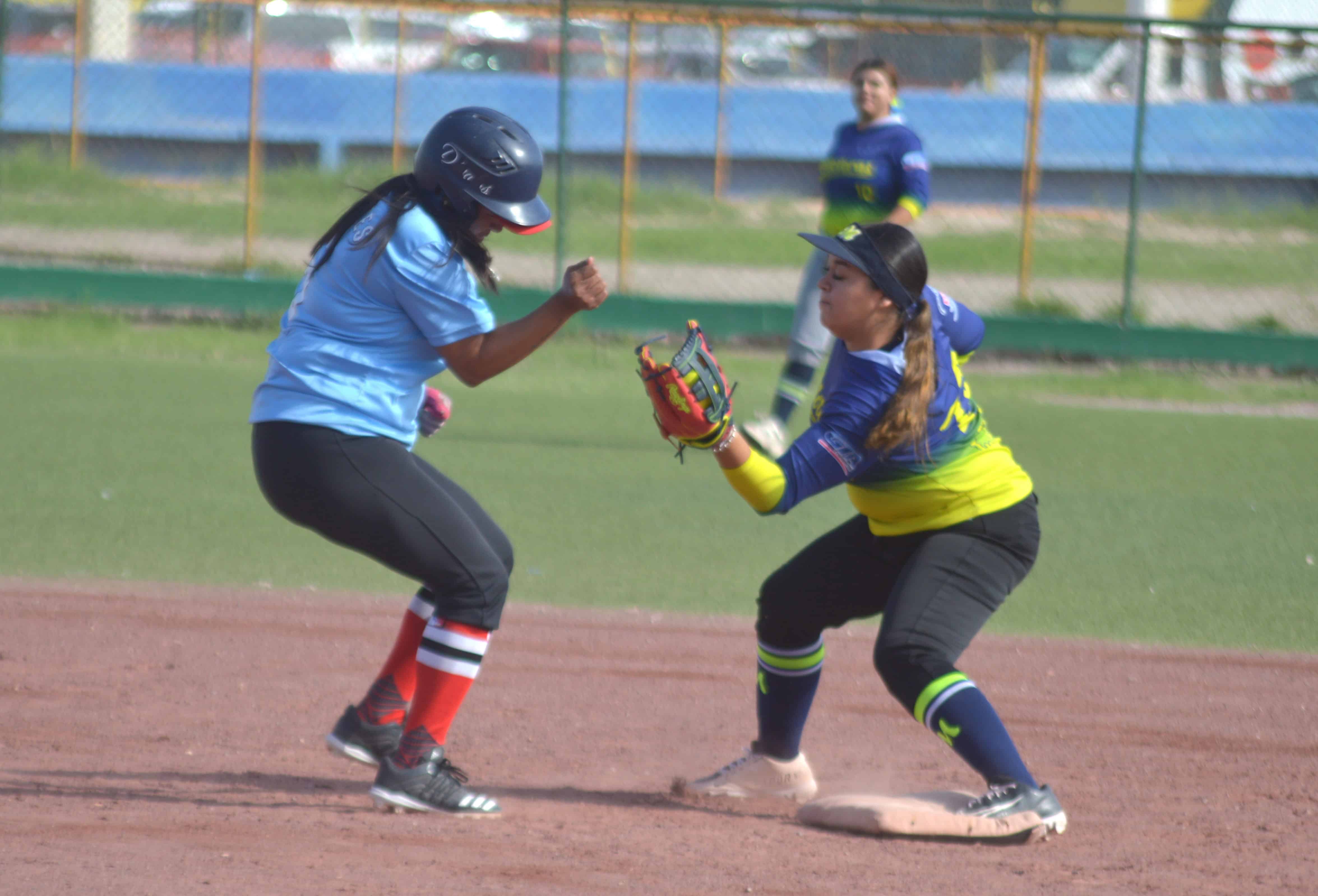 Rangers gana 12-1 a Mitoteras: Fernanda D&aacute;valos brilla en el mont&iacute;culo