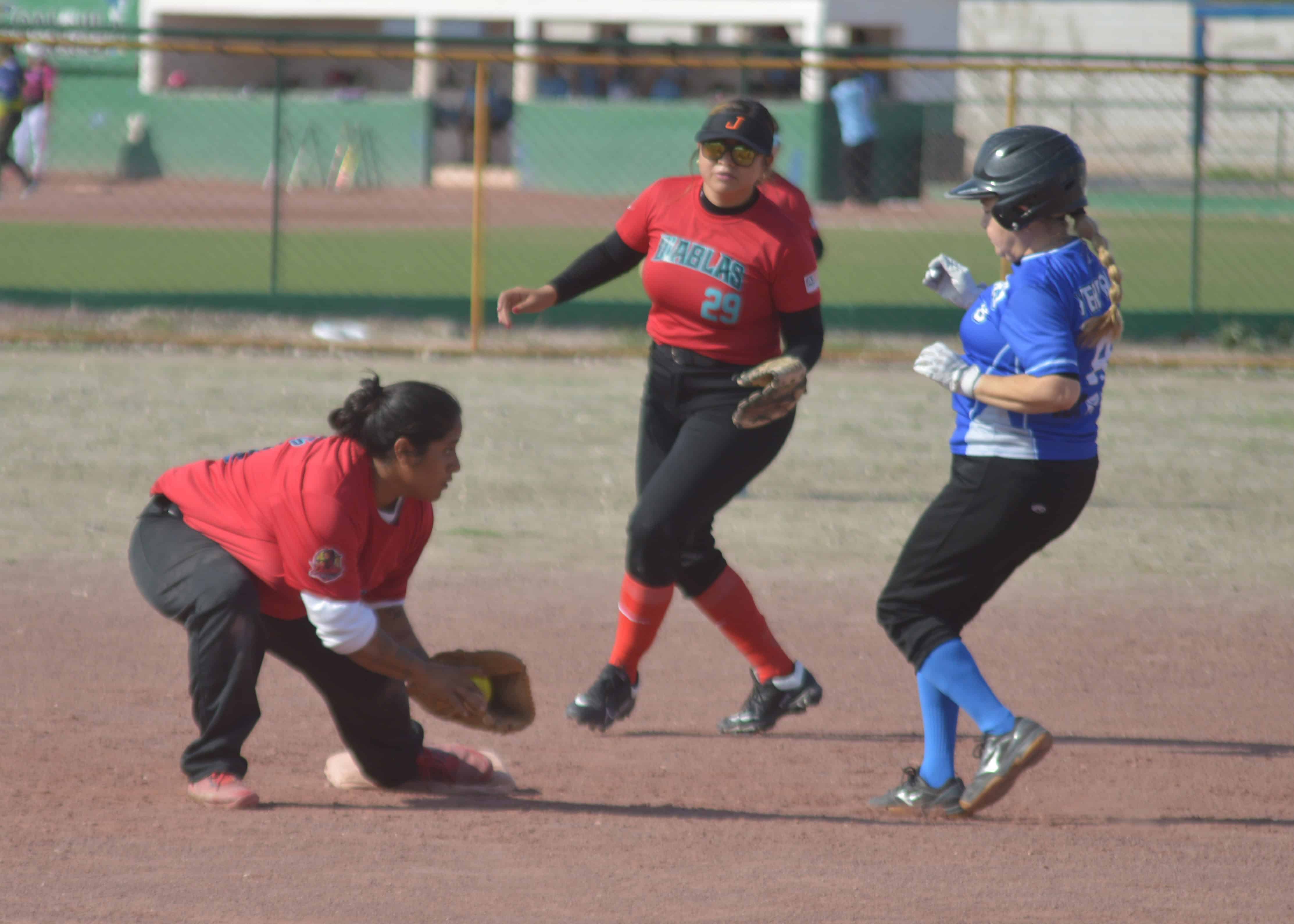 Tecateras triunfan sobre Diablas: 25-18 en Monclova