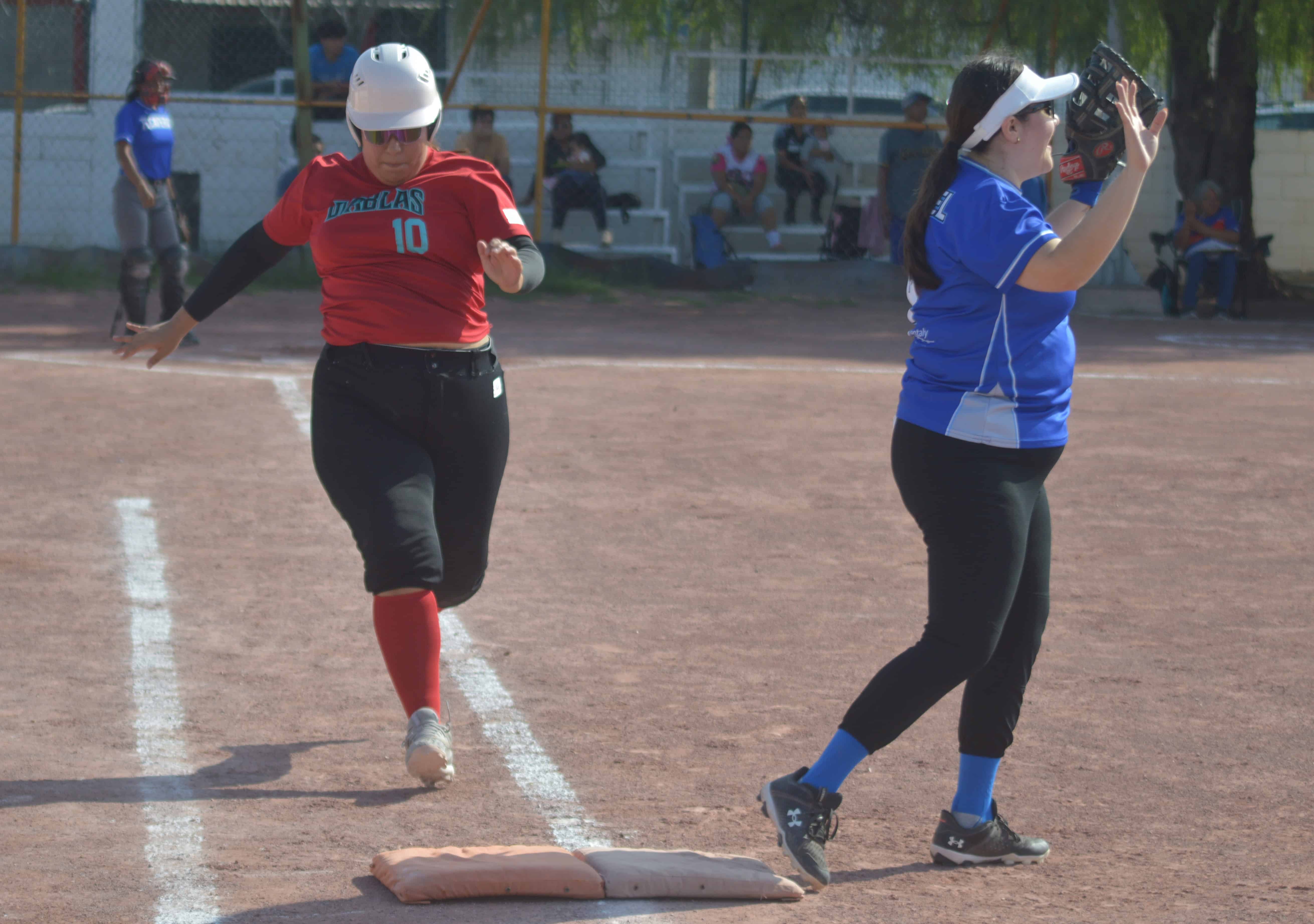 Tecateras triunfan sobre Diablas: 25-18 en Monclova