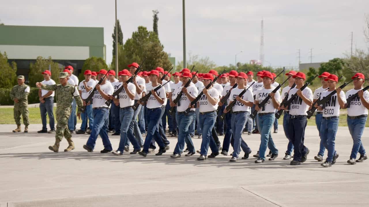 J&oacute;venes y mujeres voluntarias culminan su Servicio Militar en Frontera