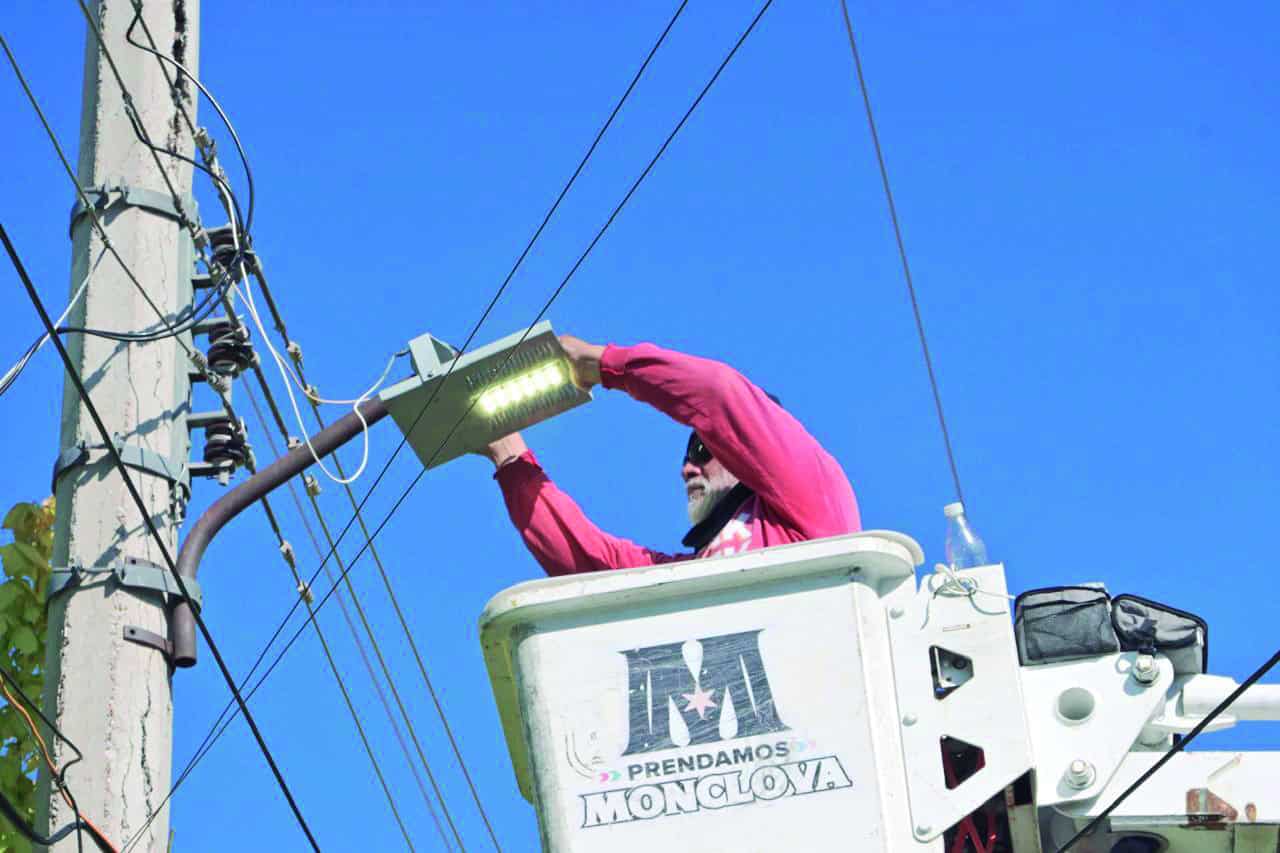 Monclova: Carlos Villarreal realiza m&aacute;s de 660 acciones de mejora