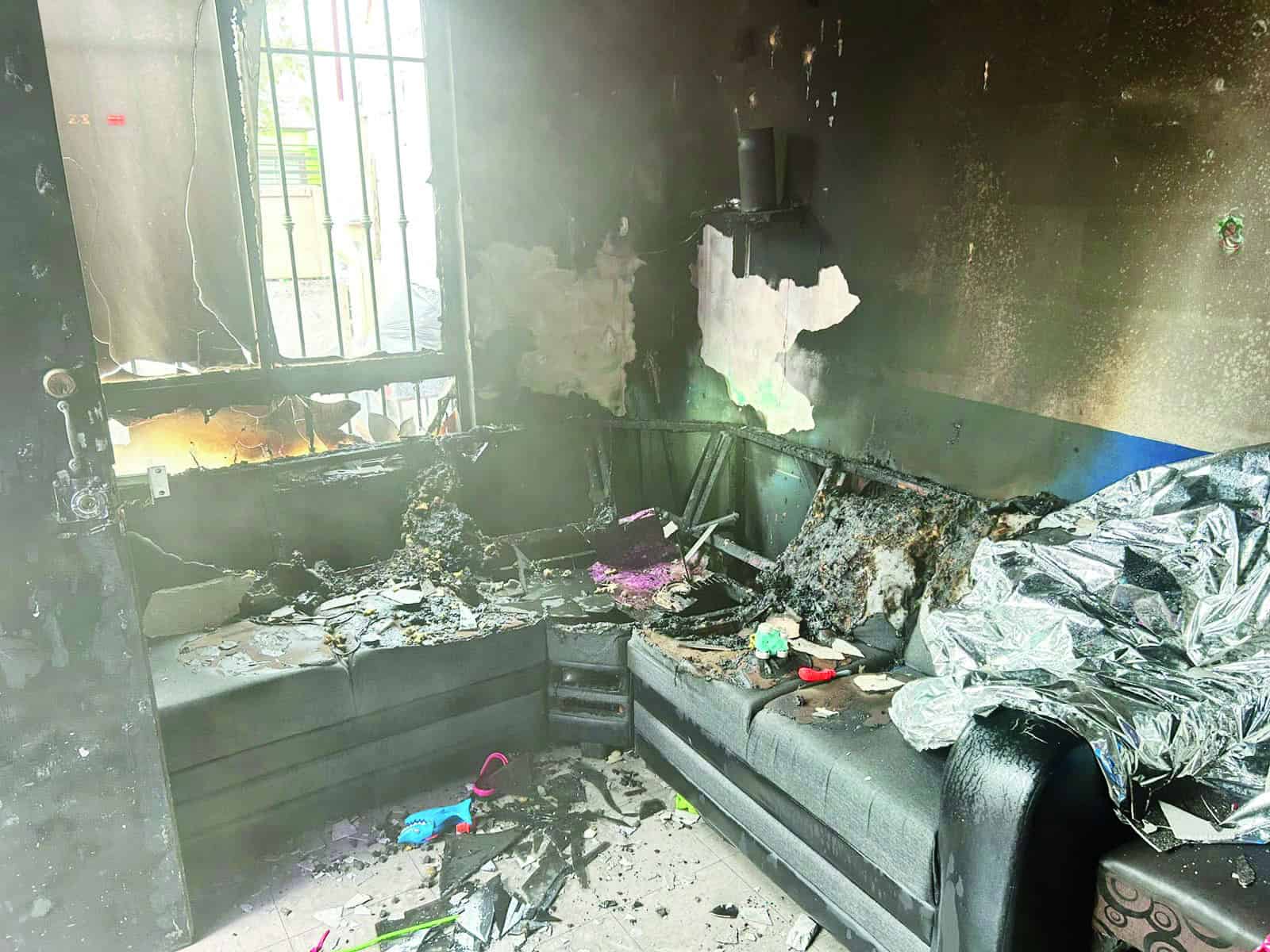Bomberos salvan a perro atrapado en incendio en colonia Analco