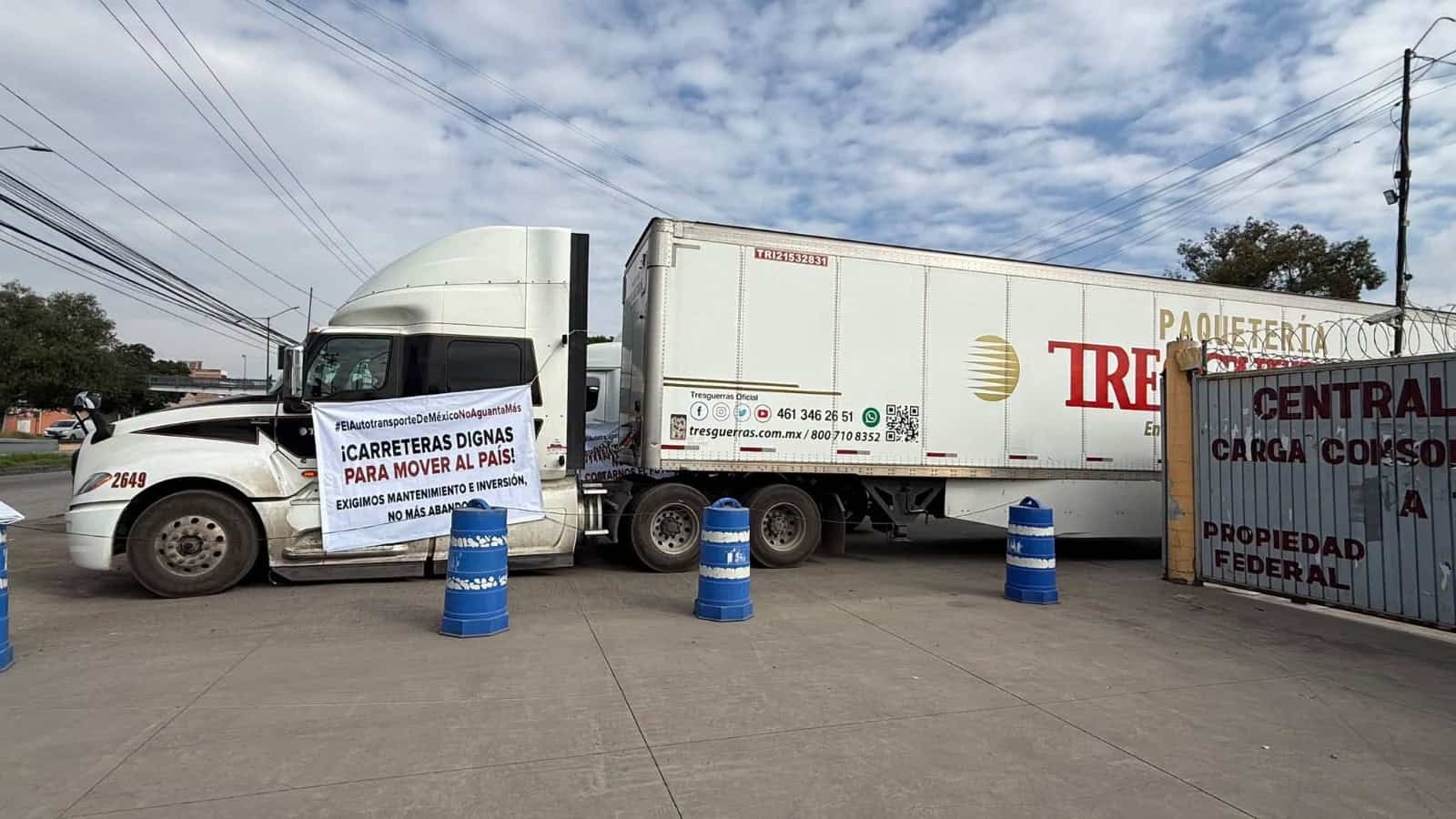Un paro prolongado de transportistas podría afectar el suministro de alimentos perecederos y otros productos básicos en Piedras Negras, advirtió el economista Héctor Rodríguez López.