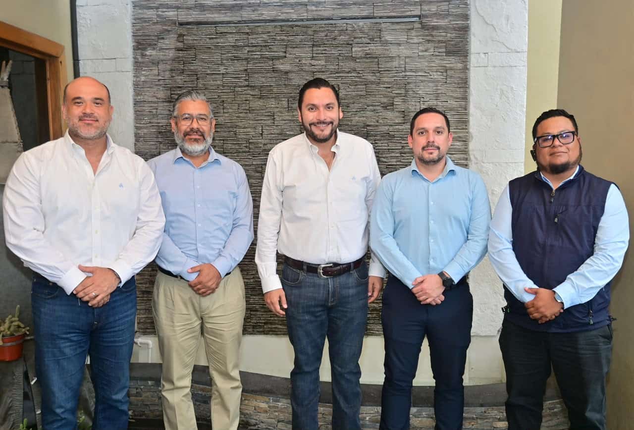 Carlos Villarreal se re&uacute;ne con CFE para mejorar energ&iacute;a en Monclova
