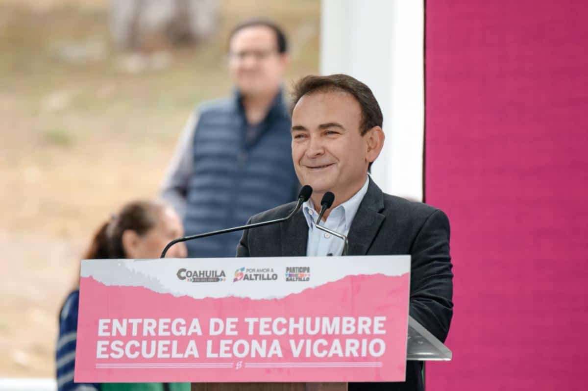 Javier Díaz González entrega techumbre en primaria Leona Vicario Javier Díaz González entrega techumbre en primaria Leona Vicario