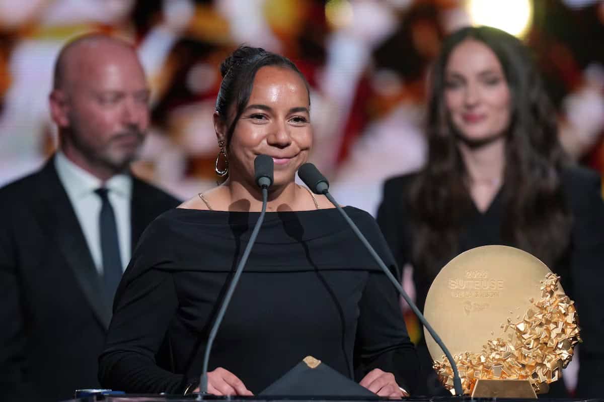 Charlyn Corral conquista el Bal&oacute;n de Oro y pone en alto al f&uacute;tbol mexicano