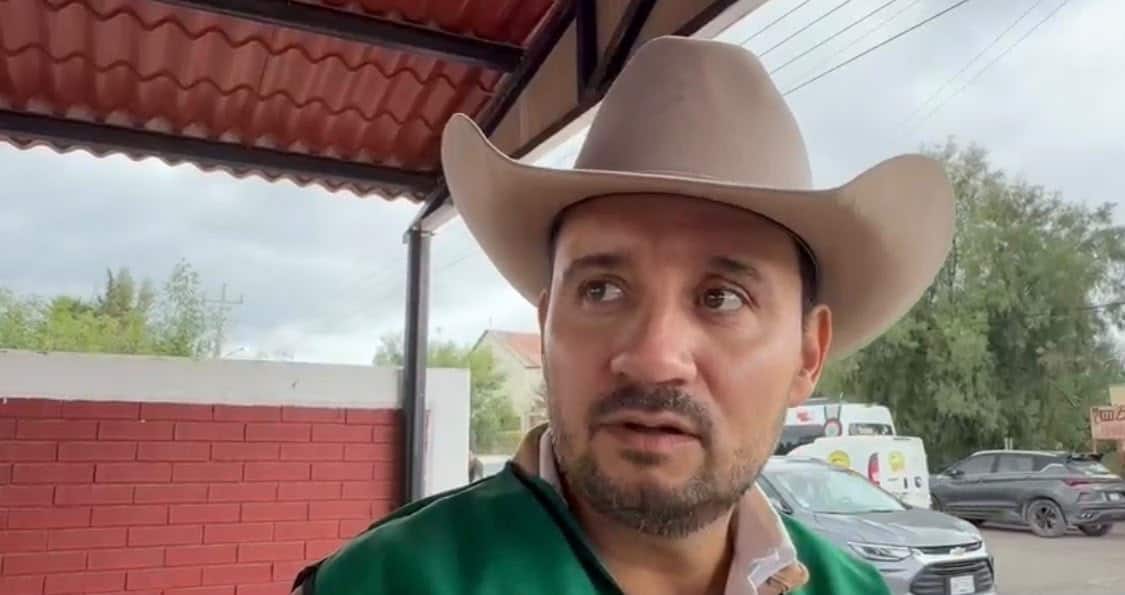 Laura Jim&eacute;nez Guti&eacute;rrez y Jes&uacute;s Guerrero entregan apoyos en M&uacute;zquiz