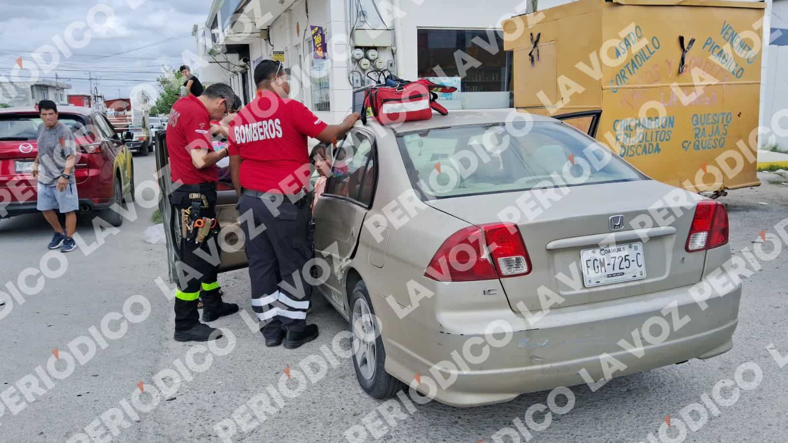 Mujer sufre lesiones en accidente vehicular en Frontera