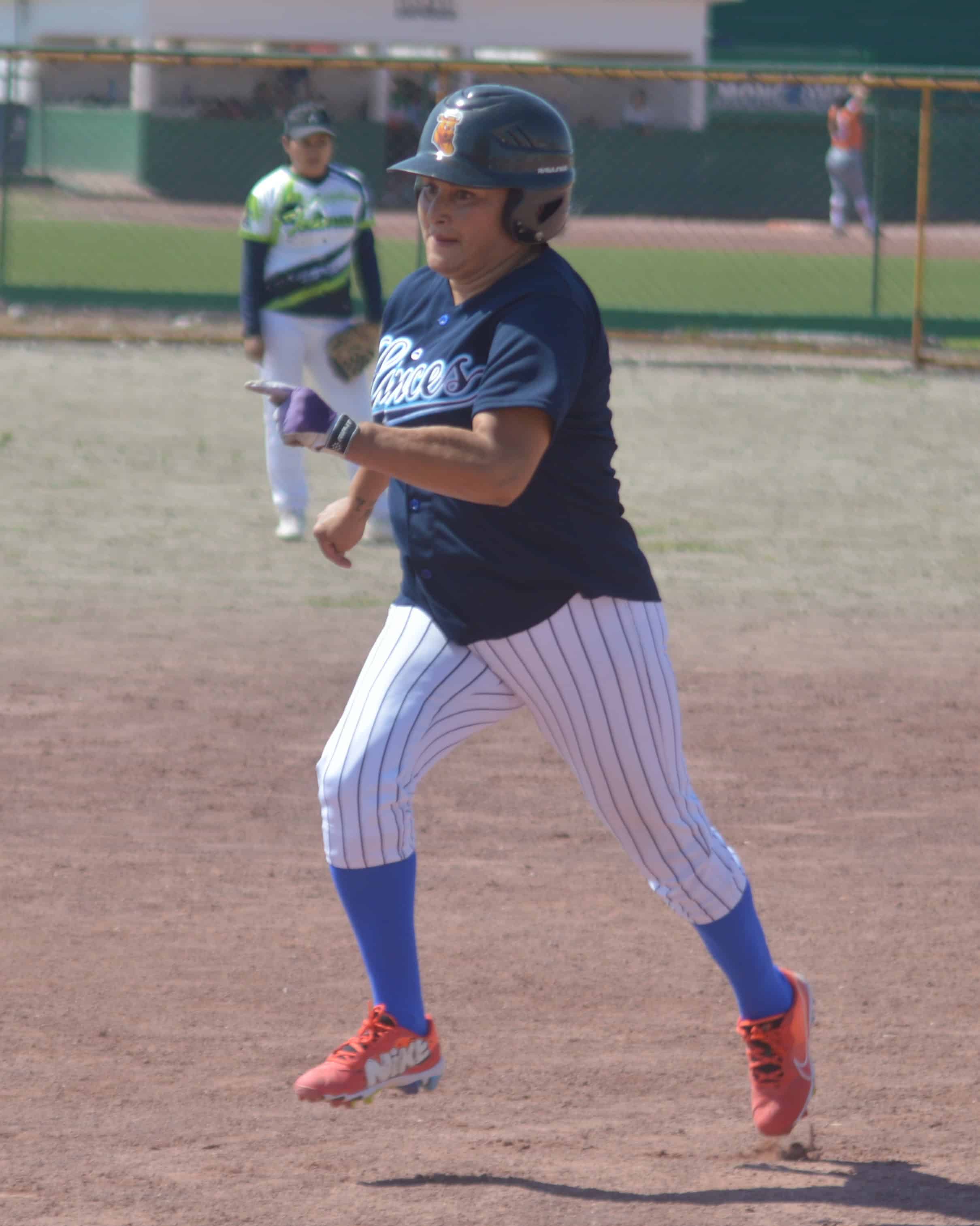 Triunfo de Linces: Karla Salais destaca en la Liga Municipal de Softbol