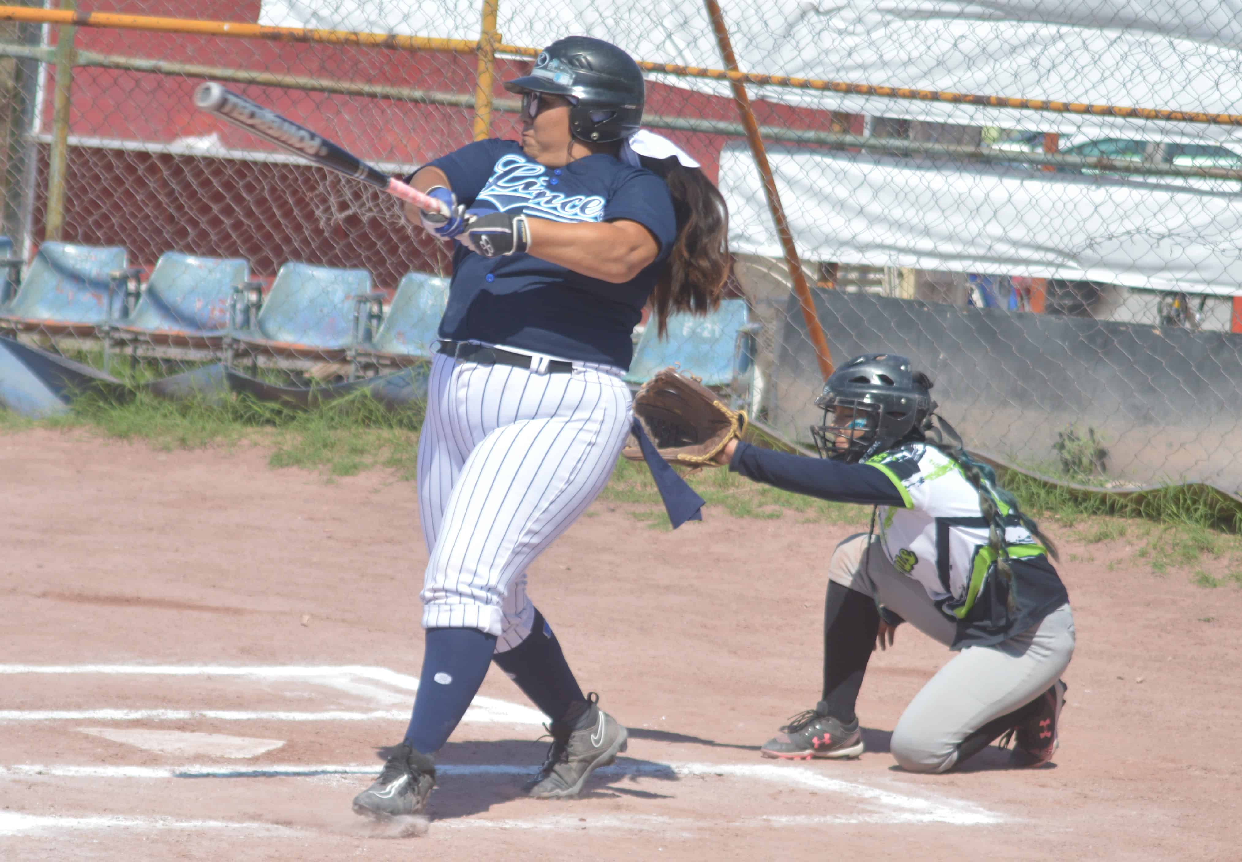 Triunfo de Linces: Karla Salais destaca en la Liga Municipal de Softbol Triunfo de Linces: Karla Salais destaca en la Liga Municipal de Softbol