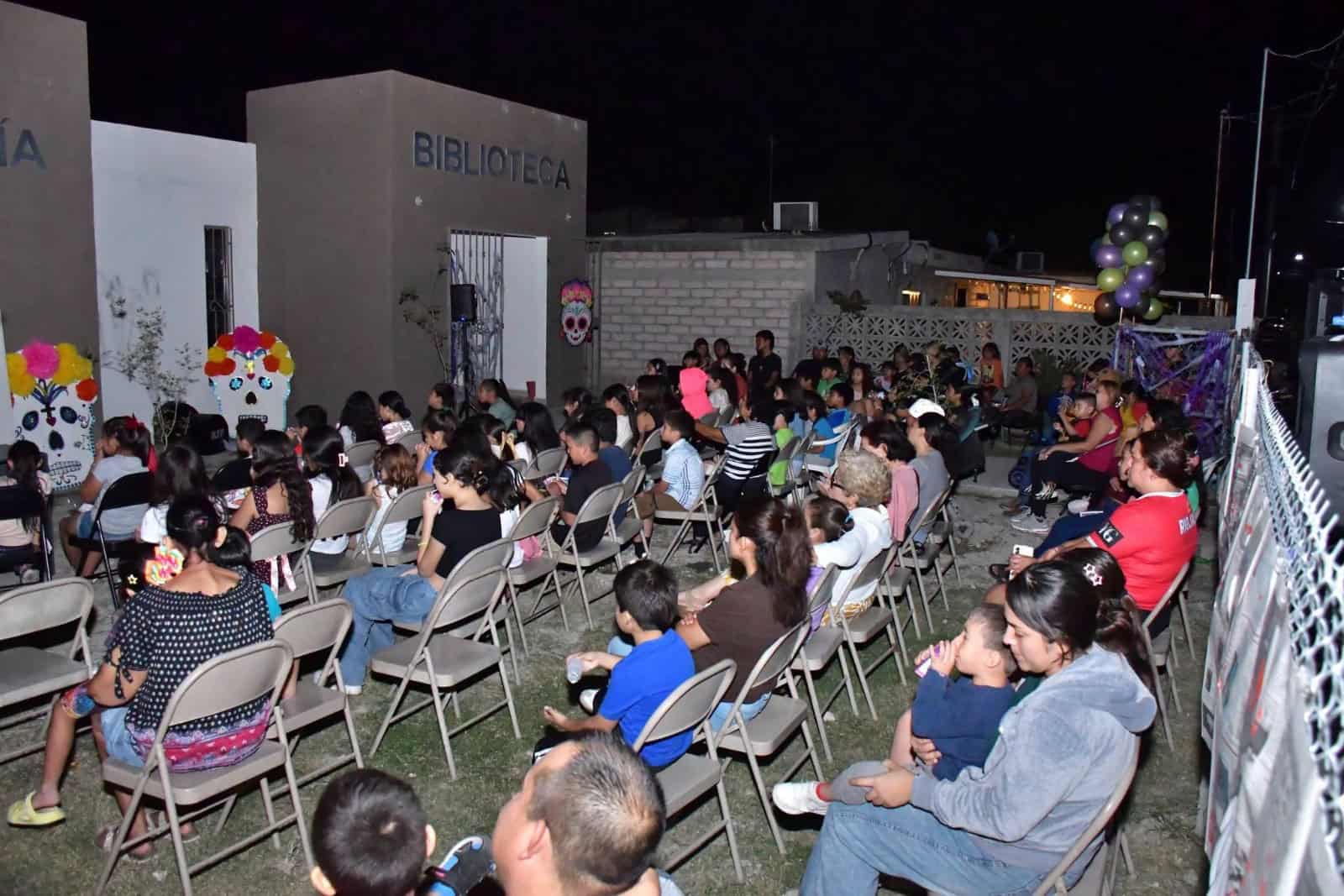 Re&uacute;ne Noche de Leyendas a familias en biblioteca de Nava