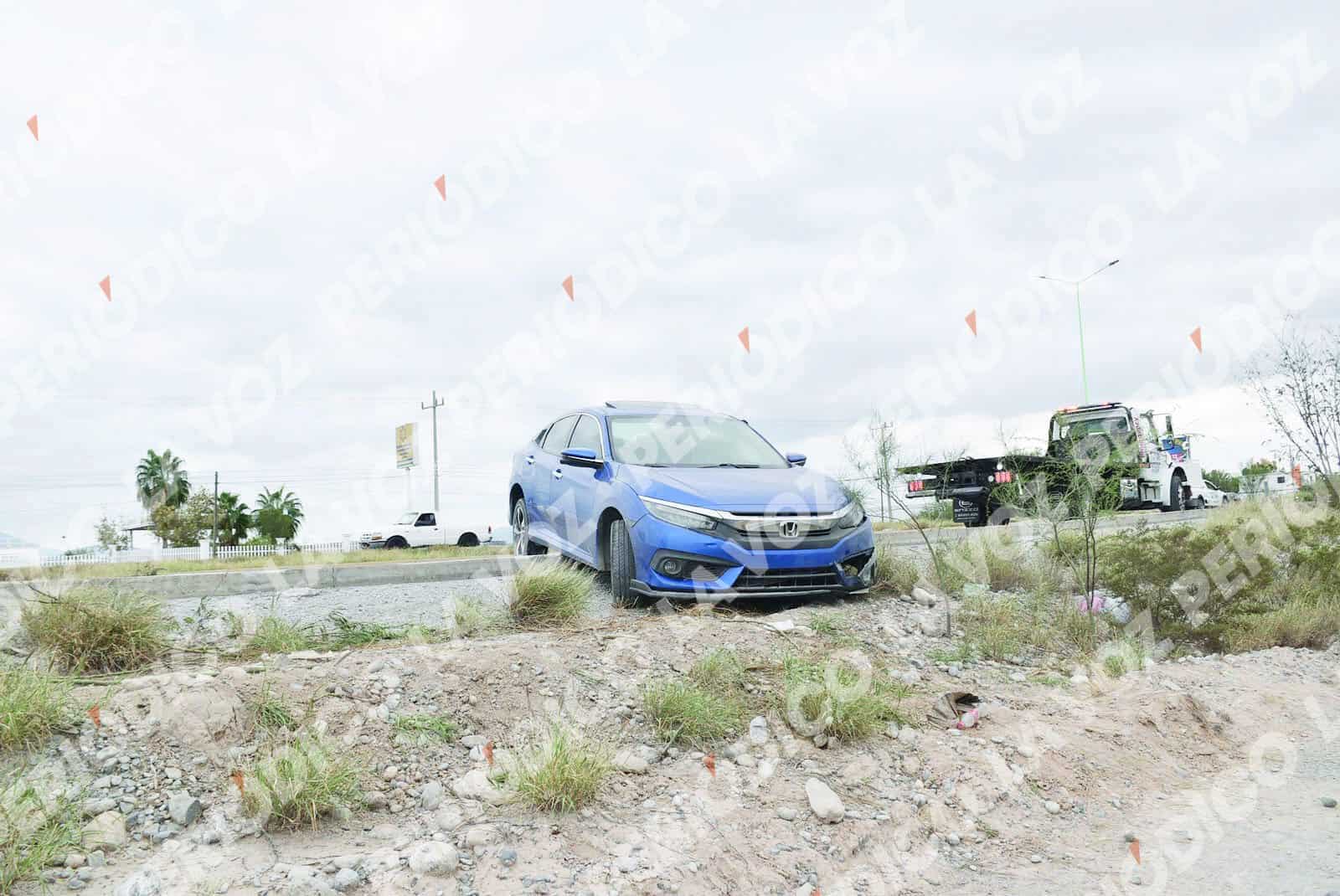 Accidente de Honda azul causa daños en ciclovía de Frontera Accidente de Honda azul causa daños en ciclovía de Frontera