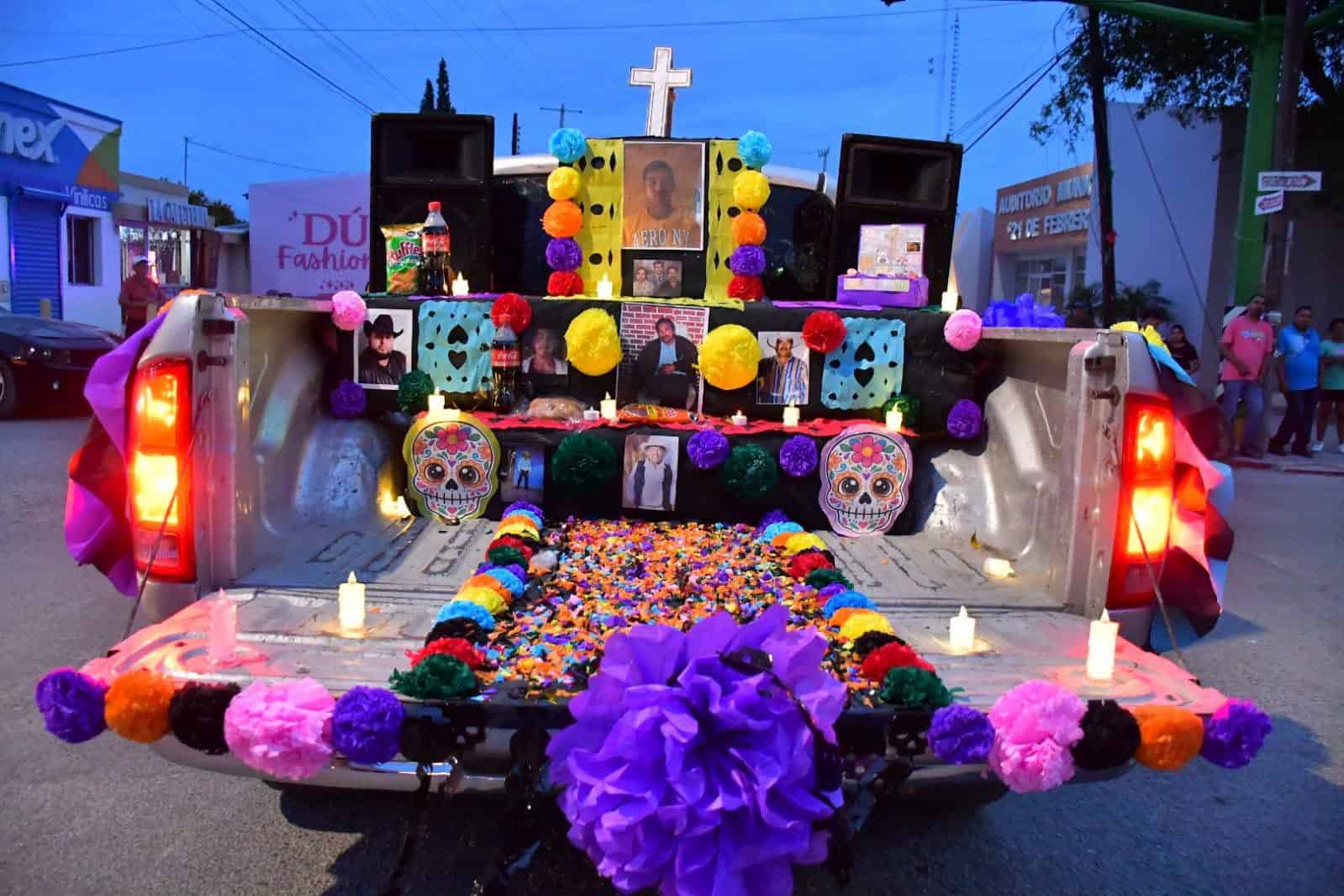 Niñas y niños de distintos jardines de Nava participaron en la Callejoneada 2026 con caracterizaciones alusivas al Día de Muertos.