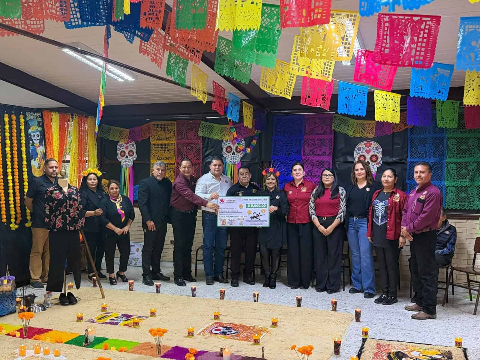 Premian altares de muertos elaborados por estudiantes en Villa Uni&oacute;n